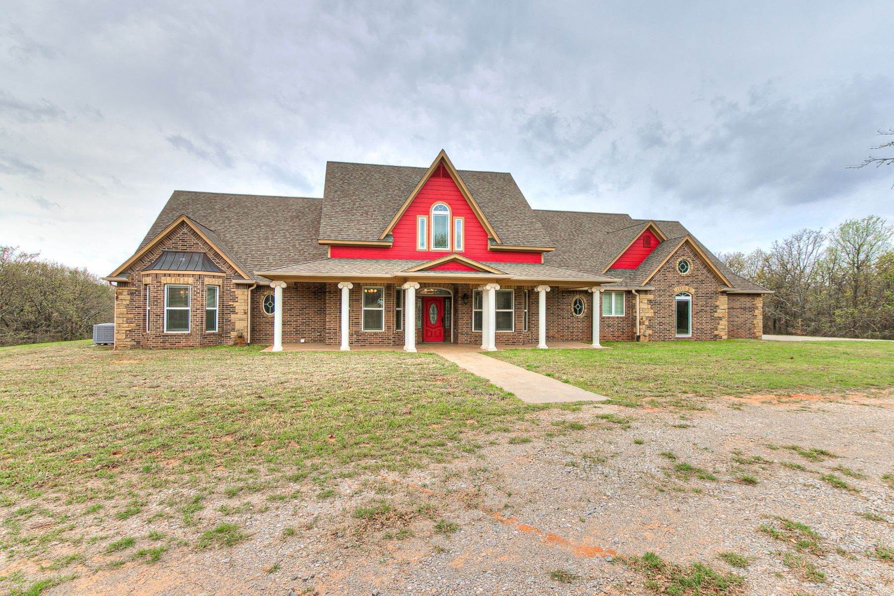 Single Family Homes for Sale at 285733 E 1800 Road, Comanche, OK, 73529 285733 E 1800 Road Comanche, Oklahoma 73529 United States